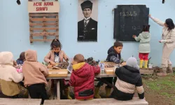 Adana'da okulun atıl bahçesinde 'açık hava' ders