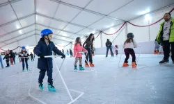 İzmirliler buz pistlerini sevdi