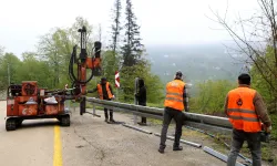 Sakarya'nın 10 mahallesine güvenli sürüş için çelik bariyer