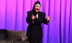 Yasemin Sakallıoğlu, İzmirlileri kahkahaya boğdu