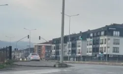 Düzce'de aynı kavşakta 3 dakikada 4 ters yön ihlali kamerada