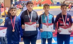 Ağrılı genç güreşçiler Muş'ta zirve yaptı