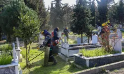 Bursa'da şehitlik ve mezarlıklara bayram hazırlığı