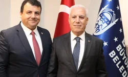 CHP'li Öztürk yoldan döndü, Büyükşehir önüne davet etti!