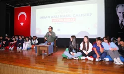 Gaziantep'te 'İnsan Aklının Sırları' söyleşisi yoğun ilgi gördü