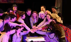 İstanbul Bakırköy'de sahne çiçek bahçesine dönüştü