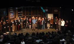 İzmir Bornova'da tiyatroya alkış