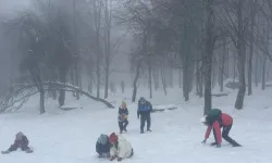 Kocaeli Kuzuyayla'da bayram sevinci karla buluştu