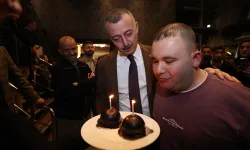Kocaeli'de Başkan Büyükakın'dan Arif'e doğum günü sürprizi