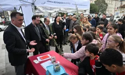 Manisa'da atık piller toplanıyor, fidanlar toprakla buluşuyor