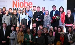 Manisa'da Nebil Özgentürk, Niobe Söyleşileri'nde sanatseverlerle buluştu