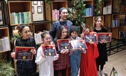 Ünlü tiyatro tiratları Bursa'da çocukların yorumuyla sahnelendi