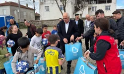 Balıkesir'de kırsaldaki çocuklara 23 Nisan hediyesi