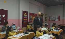 Bursa Gemlik'te Kaymakam Canbaba öğrencilerle buluştu