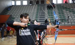 Bursa İnegöl'de öğrenciler okçuluk maharetlerini yarıştırdı