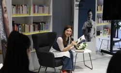 Bursa Nilüfer'de Nezaket Erden, 'Sennur Sezer' şiirleri okudu