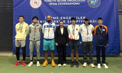 Bursa Osmangazi'nin şampiyon raketlerinden büyük başarı