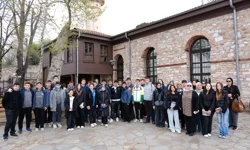 Gençler Kocaeli'de kitapla şehri keşfediyor