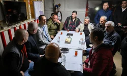 İzmir'de Başkan Eşki minibüsçülerle kahvaltıda buluştu