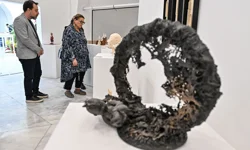 İzmir'de seramikle görünür kılınan sessiz çığlıklar