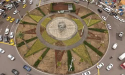 İzmir'in kalbi çiçek açtı