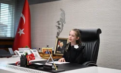 Kayseri Büyükşehir koltuğuna minik Zeynep oturdu