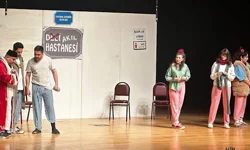 'Keçileri Kaçırıyorum' oyunu Kütahya'da sahnelendi