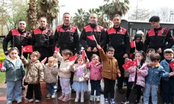 Kocaeli'de minikler polis amcalarını ağırladı