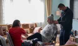 Milas Belediyesi evde berber ve kuaförlük hizmetini sürdürüyor