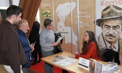 Nilüfer Açıkalın Bursa'da Osmangazi standında okurlarıyla buluştu