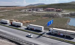 Türkiye'den İran'a 'şifa kervanı' yola çıktı