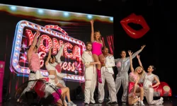 Yonca Evcimik'ten 90'lara nostaljik yolculuk