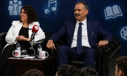 Vali Bozkurt ve eşi gençlerle 'Muhabbete Gel Gecesi'nde buluştu