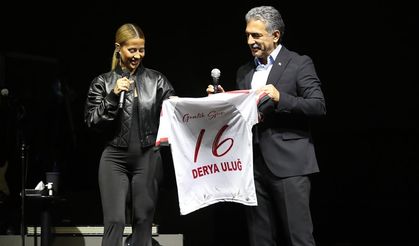 Gemlik Zeytini Festivali Derya Uluğ Konseriyle Başladı