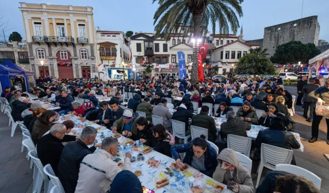 İzmir bereket sofrasını Çeşme'de kurdu