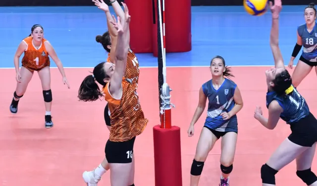 Voleybol maçında kadınlar sahada olacak