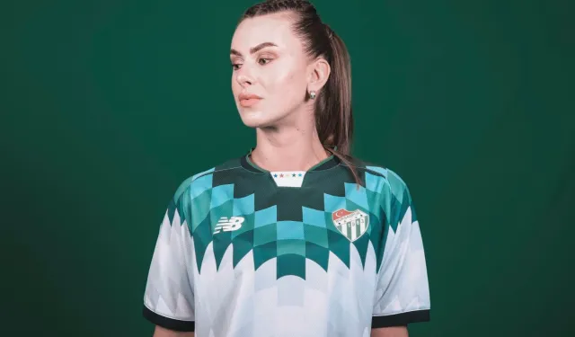Bursaspor’un yeni sezon taraftar formaları ilgi görüyor
