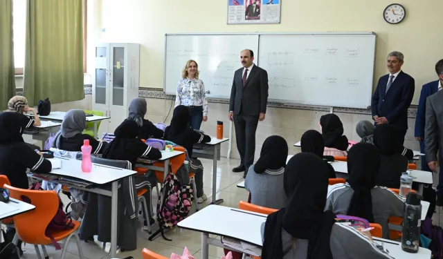 Konya'da Başkan Altay öğrencilerle buluştu