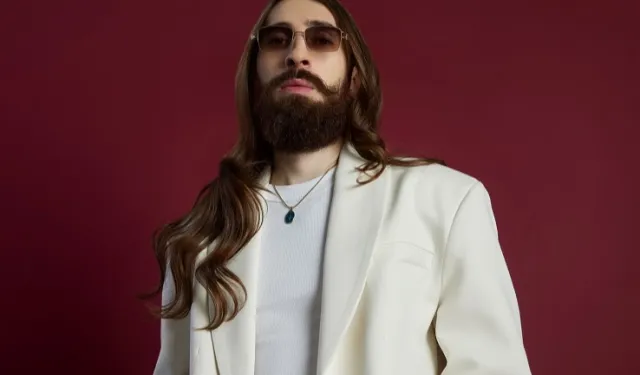 Emre Fel'den yeni tekli