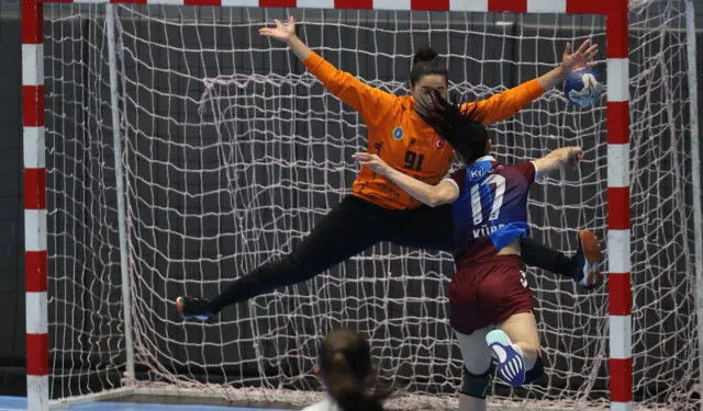 Bursa Büyükşehirli kadın hentbolcular sezona beraberlikle başladı