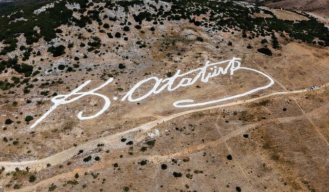 Dünyanın en büyük Atatürk imzası yenilendi