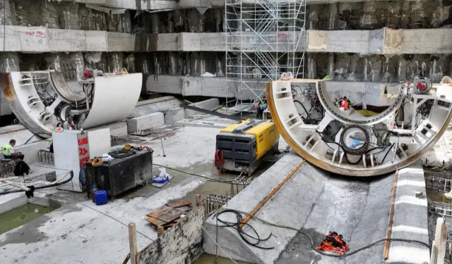 Dev köstebeklerden ikisinin daha montajı başladı