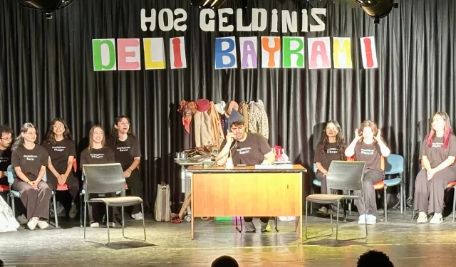 Genç İzmir'den tiyatroseverlere 'Deli Bayramı' oyunu