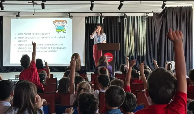 İstanbul Bakırköy Belediyesi'nden öğrencilere 'Akran Zorbalığı' eğitimi