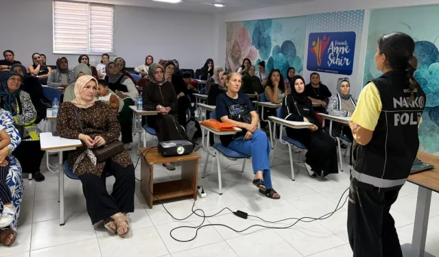 Narkotik polisinden Kocaelili annelere eğitim
