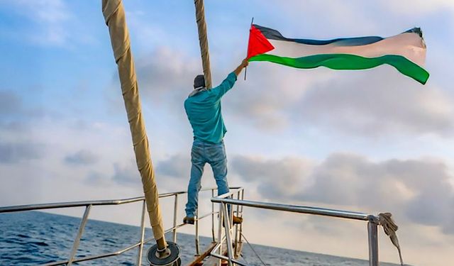 İsrail Sumud filosunu kuşatmaya başladı