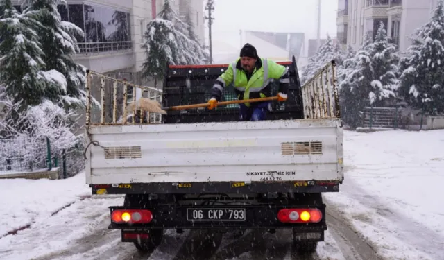 Ankara Keçiören'de karla mücadele seferberliği