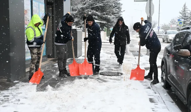 Bielcik Bozüyük'te karla mücadele çalışmaları başladı