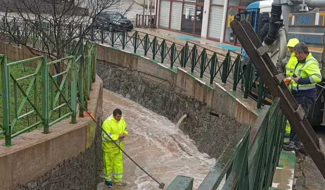 Bursa Büyükşehir ekipleri Büyükorhan'da gün boyu sahadaydı