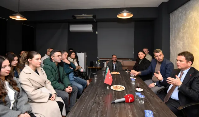 Bursa Osmangazi'de Başkan Aydın'dan gençlere güçlü destek
